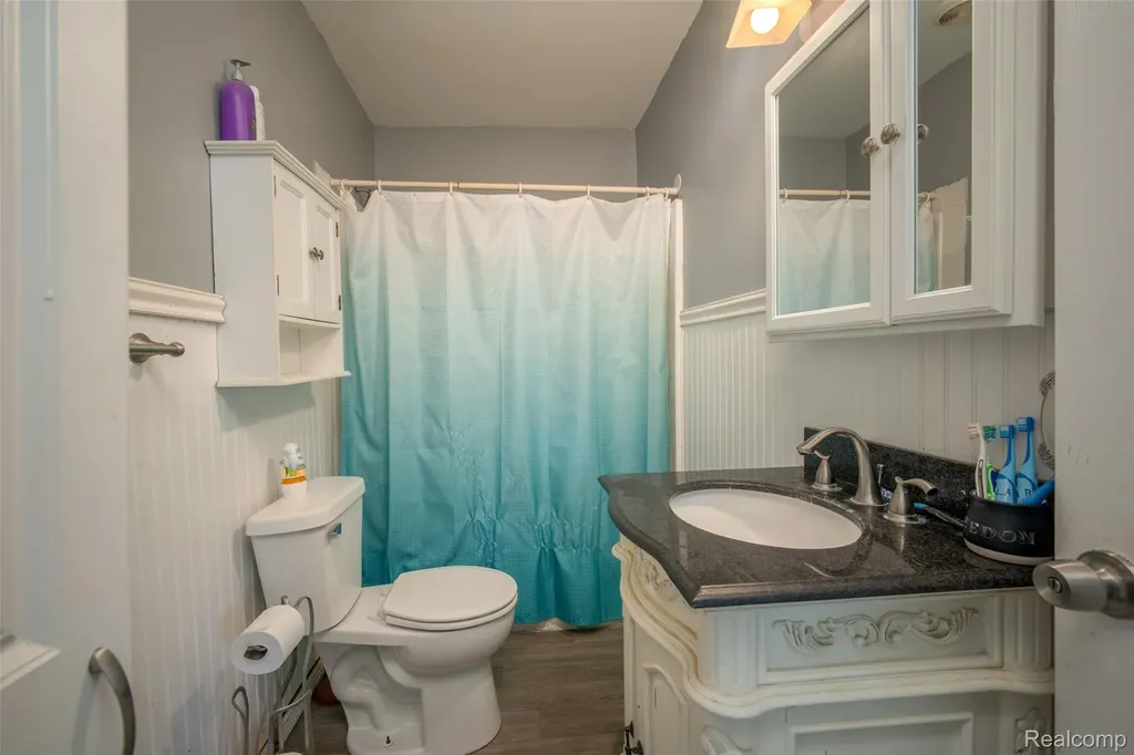 1443 Merle Avenue Burton City MI 48509