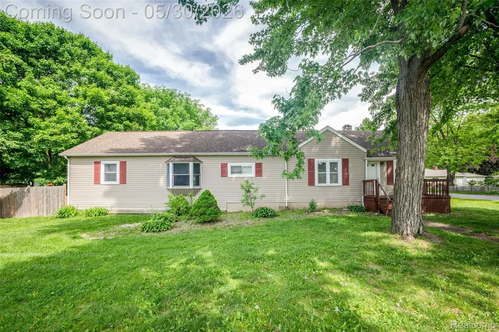 1443 Merle Avenue Burton City MI 48509