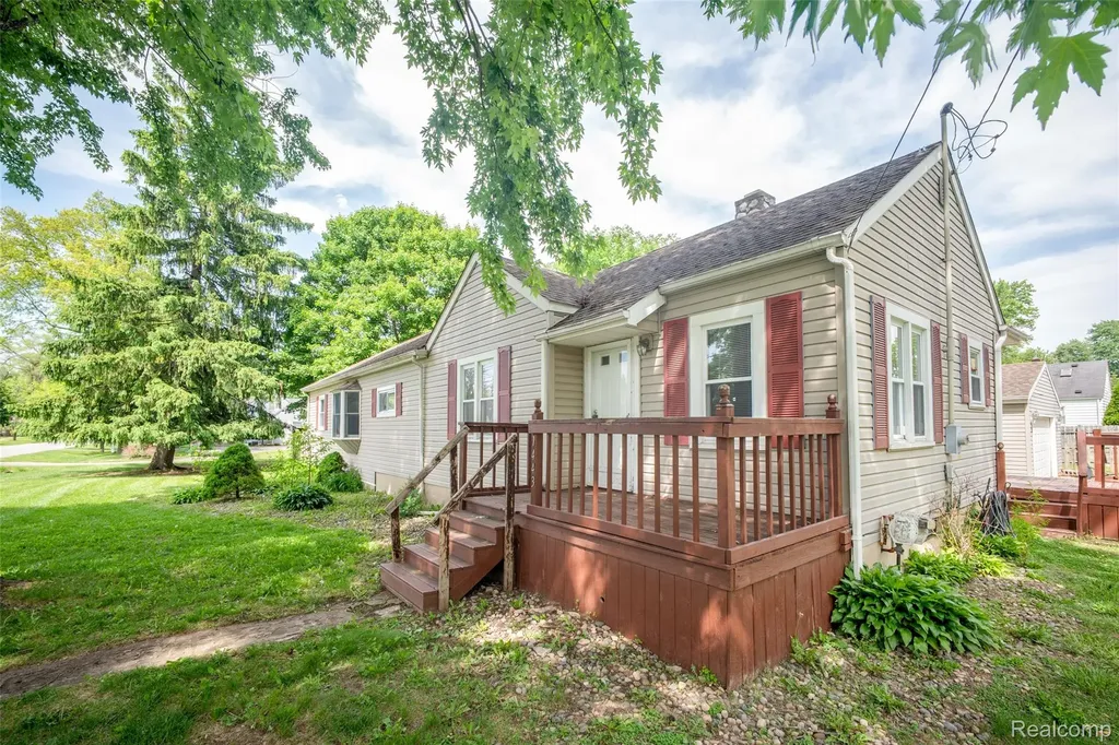 1443 Merle Avenue Burton City MI 48509