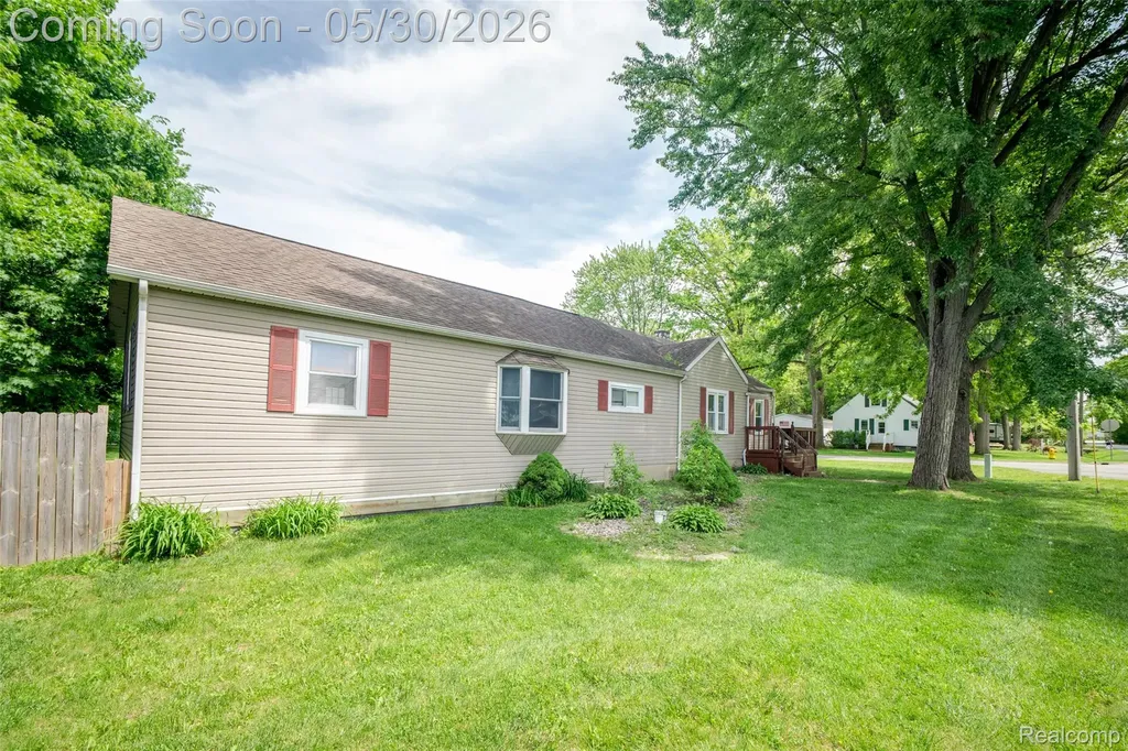 1443 Merle Avenue Burton City MI 48509
