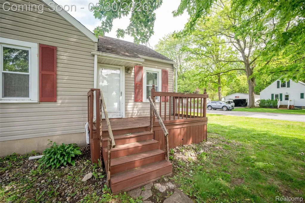 1443 Merle Avenue Burton City MI 48509