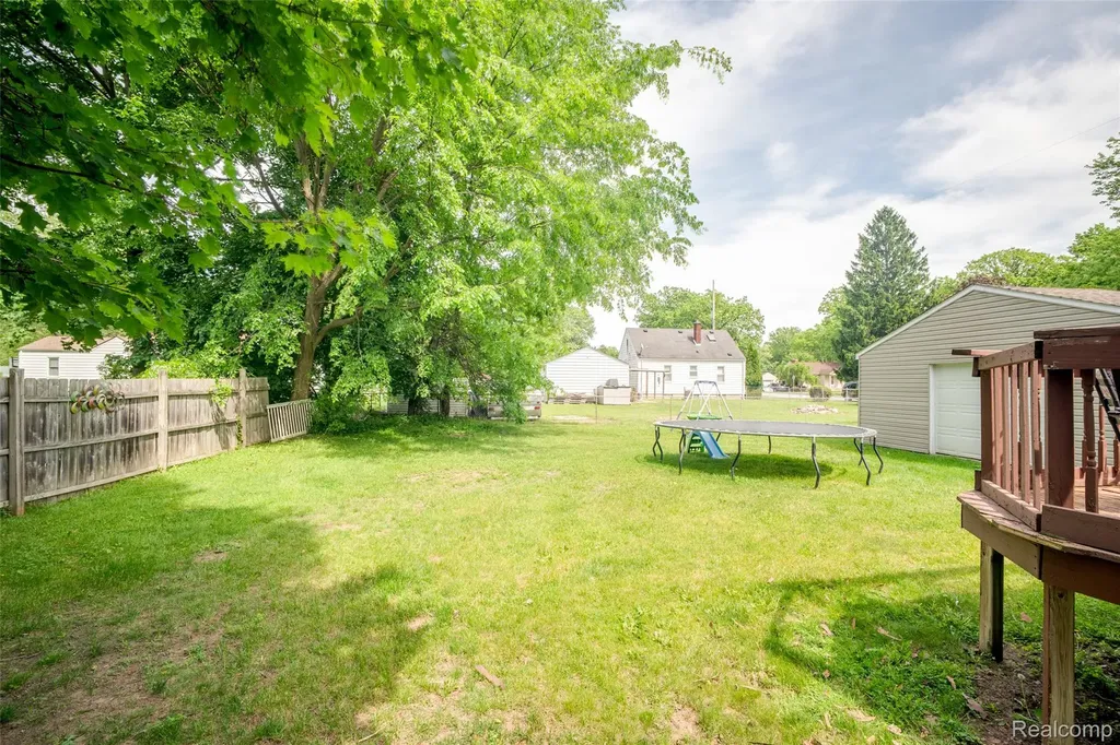 1443 Merle Avenue Burton City MI 48509