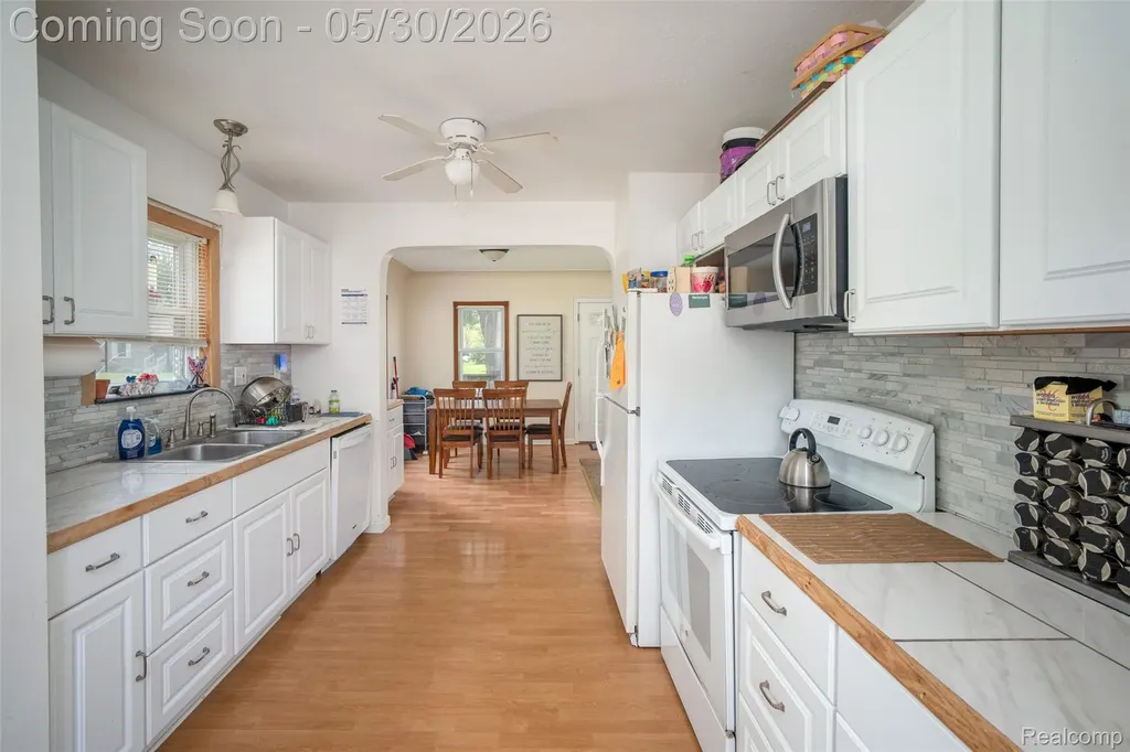 1443 Merle Avenue Burton City MI 48509