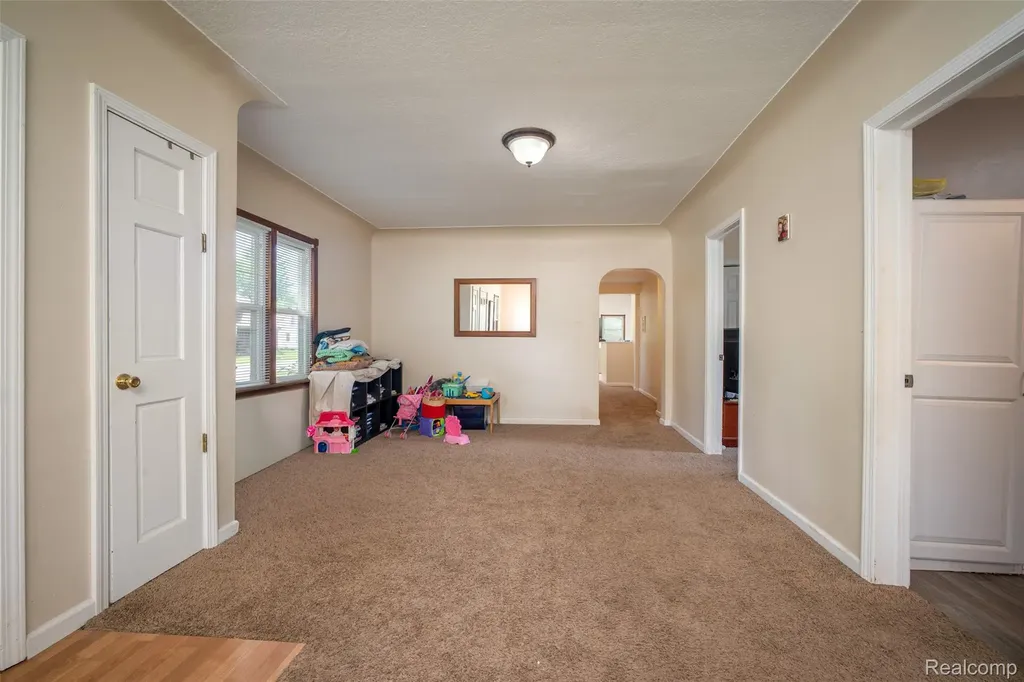 1443 Merle Avenue Burton City MI 48509
