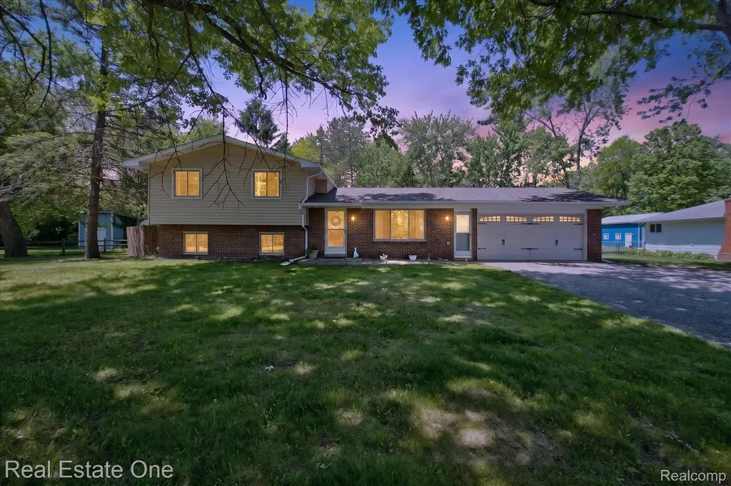 2259 Carlos Drive Waterford Charter Township MI 48327