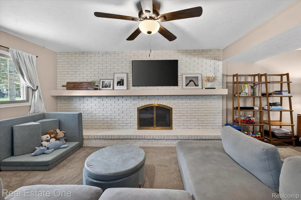 2259 Carlos Drive Waterford Charter Township MI 48327
