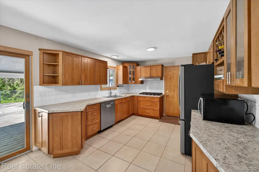 2259 Carlos Drive Waterford Charter Township MI 48327