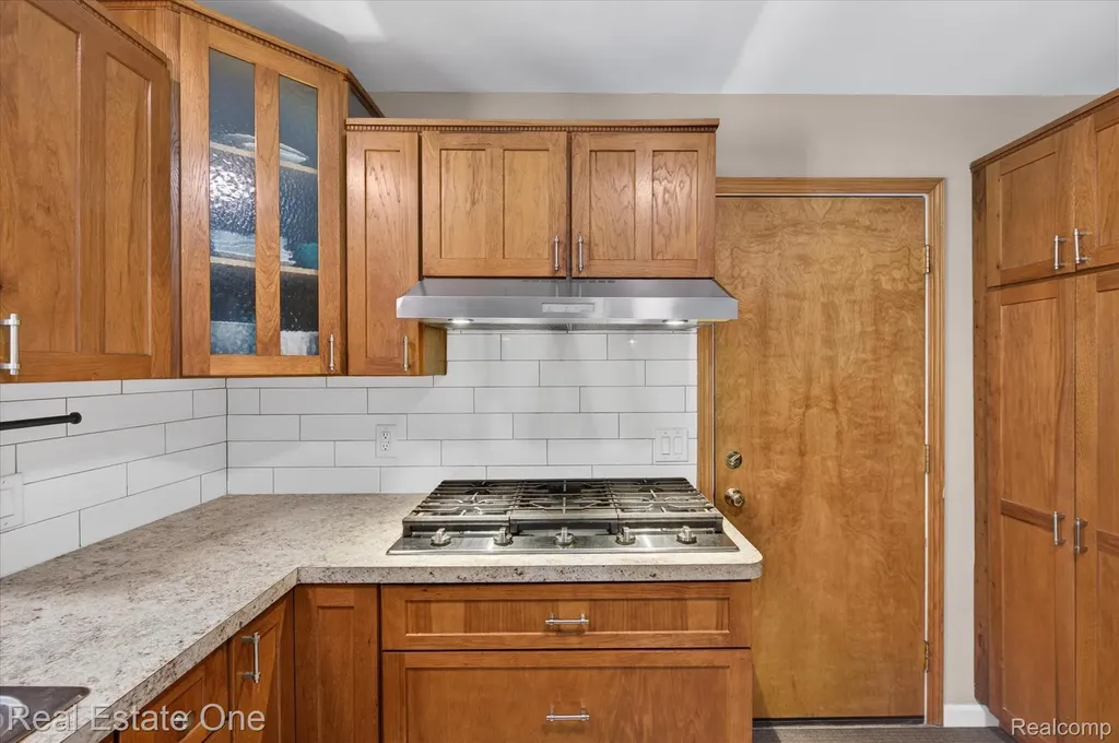 2259 Carlos Drive Waterford Charter Township MI 48327