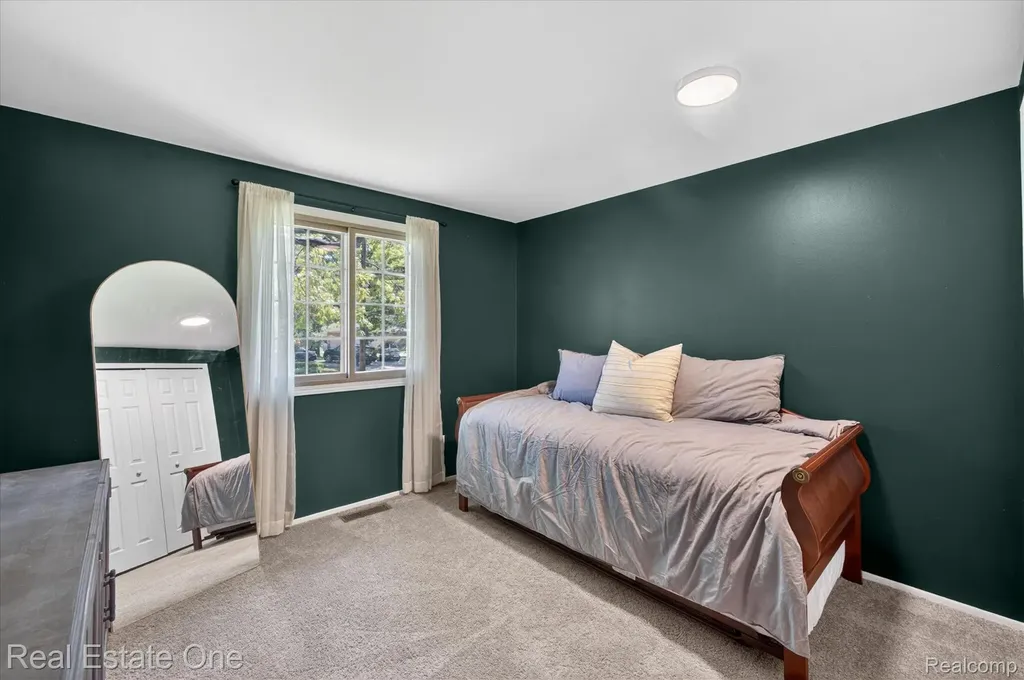 2259 Carlos Drive Waterford Charter Township MI 48327
