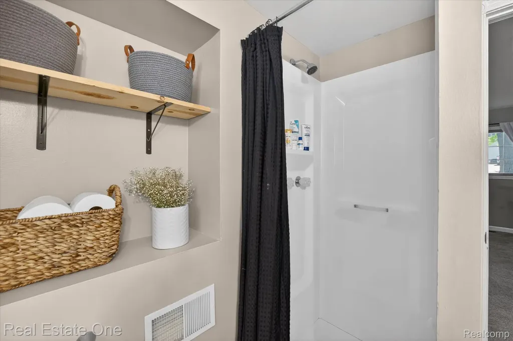2259 Carlos Drive Waterford Charter Township MI 48327