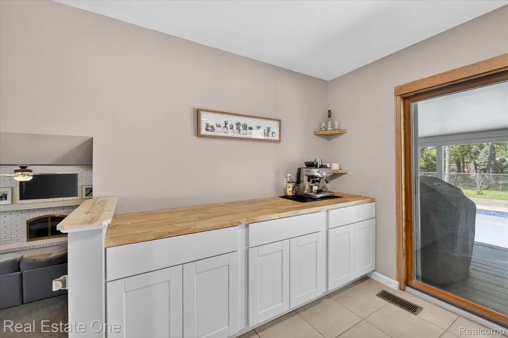 2259 Carlos Drive Waterford Charter Township MI 48327