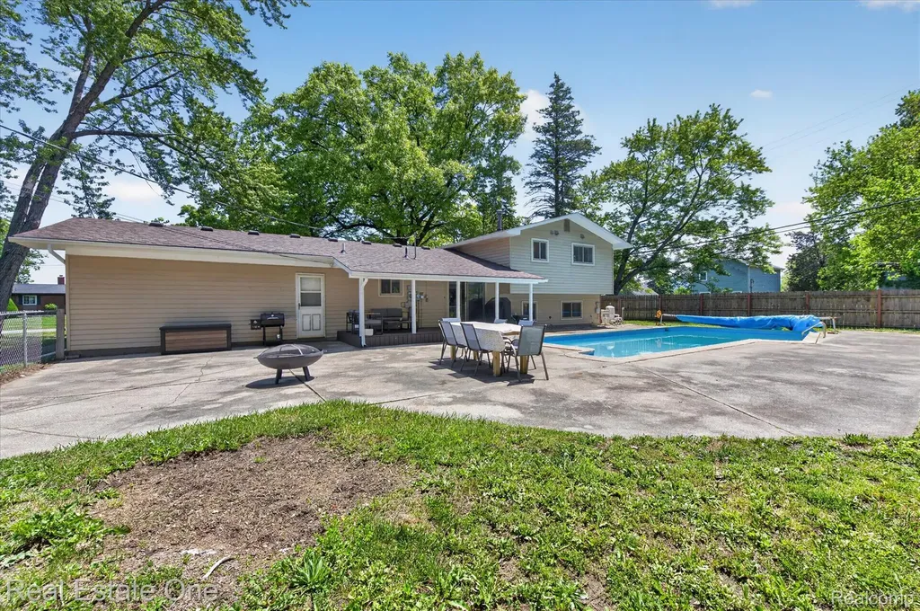 2259 Carlos Drive Waterford Charter Township MI 48327