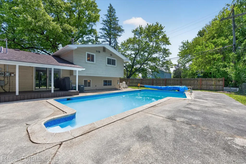 2259 Carlos Drive Waterford Charter Township MI 48327