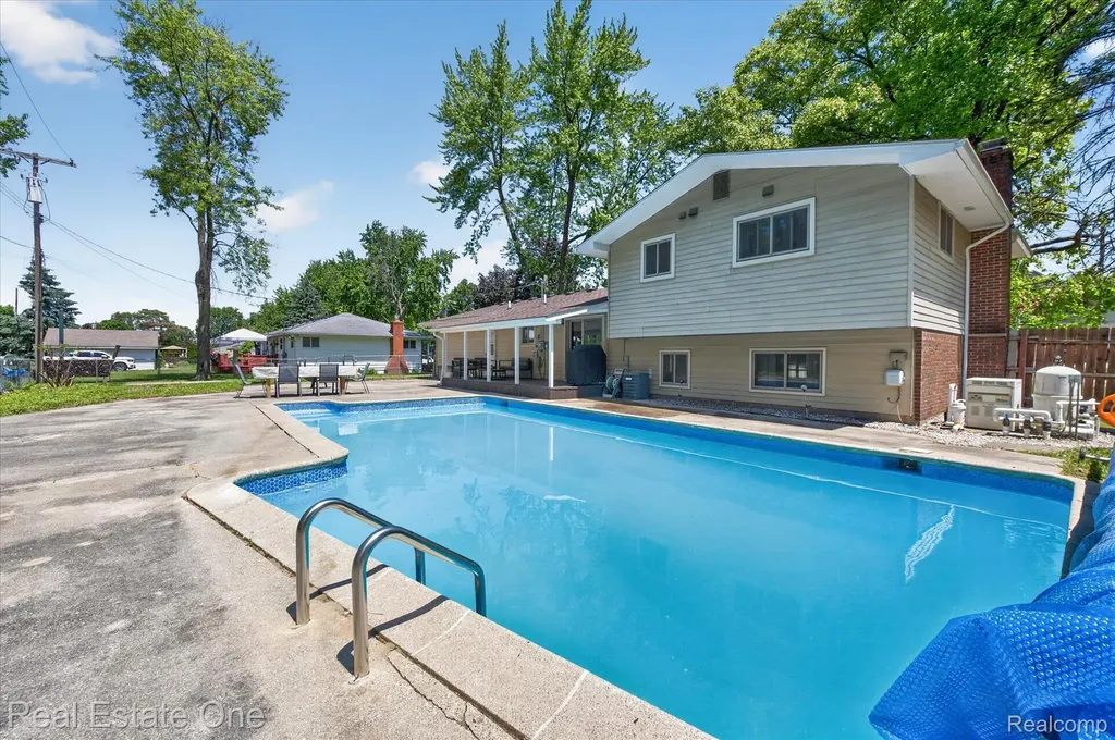 2259 Carlos Drive Waterford Charter Township MI 48327