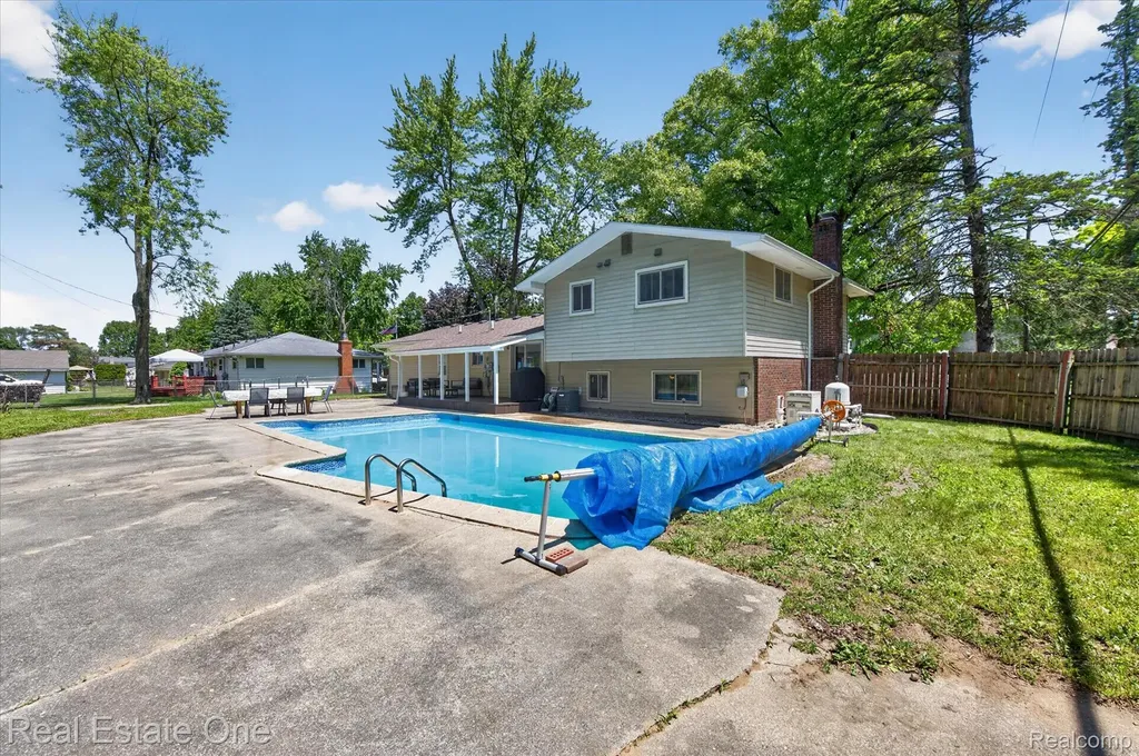 2259 Carlos Drive Waterford Charter Township MI 48327