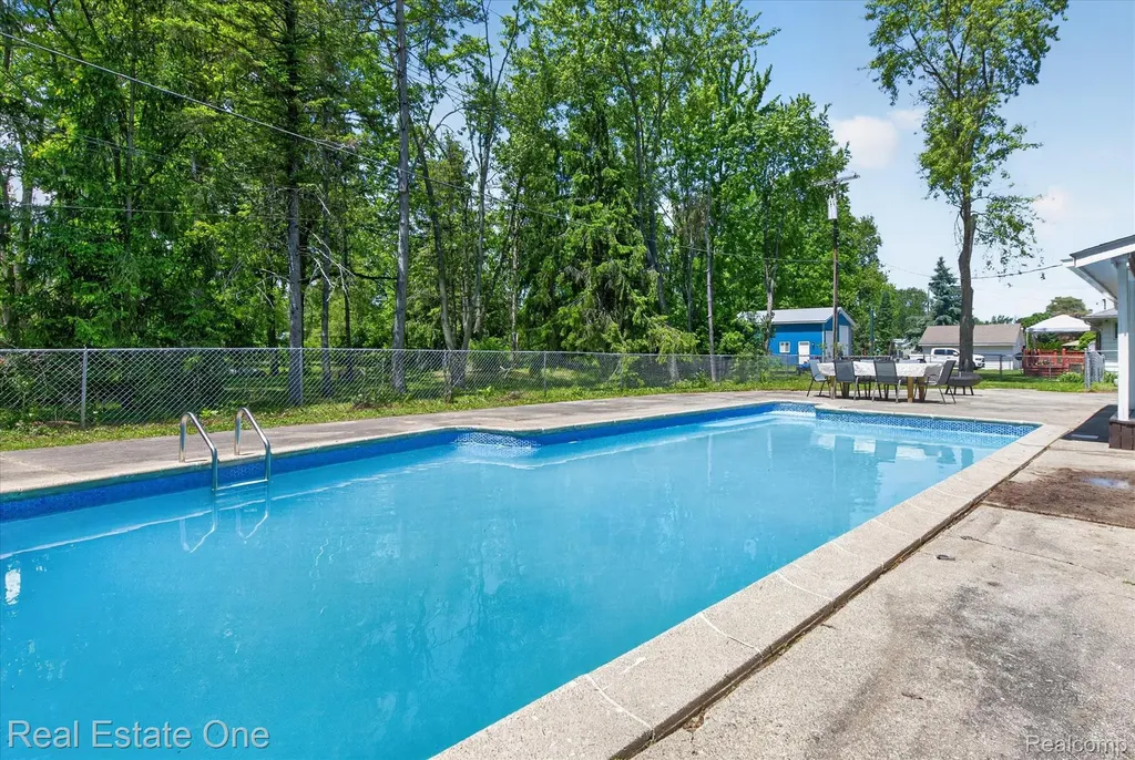 2259 Carlos Drive Waterford Charter Township MI 48327