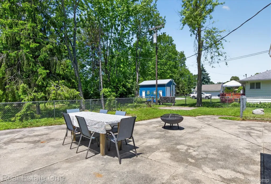 2259 Carlos Drive Waterford Charter Township MI 48327