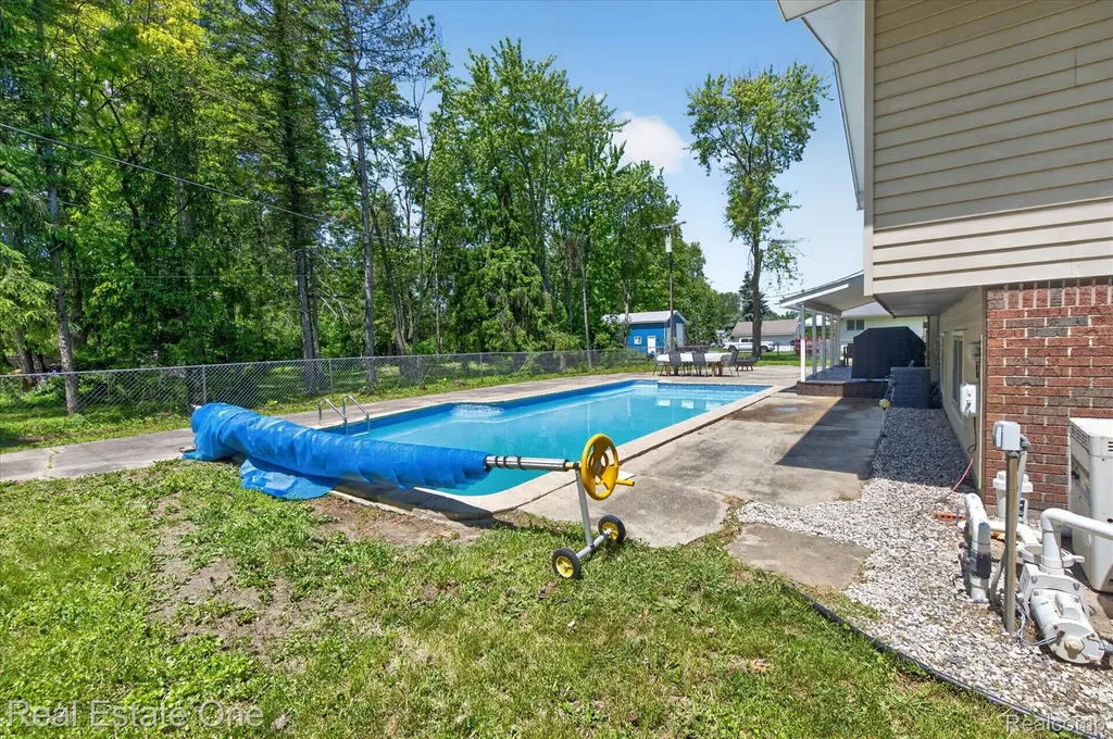 2259 Carlos Drive Waterford Charter Township MI 48327