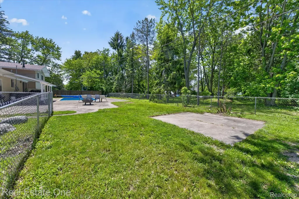 2259 Carlos Drive Waterford Charter Township MI 48327