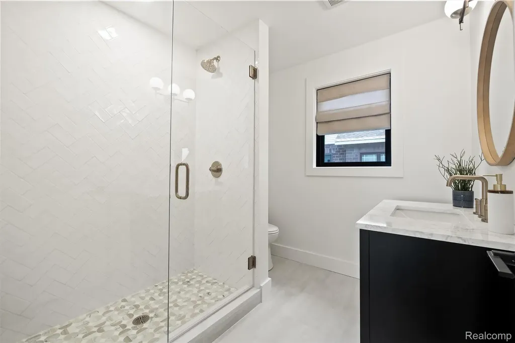 347 Highland Rochester City MI 48307