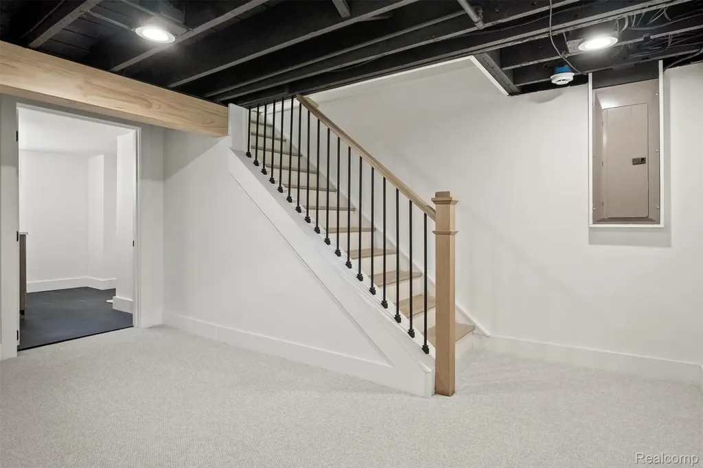 347 Highland Rochester City MI 48307