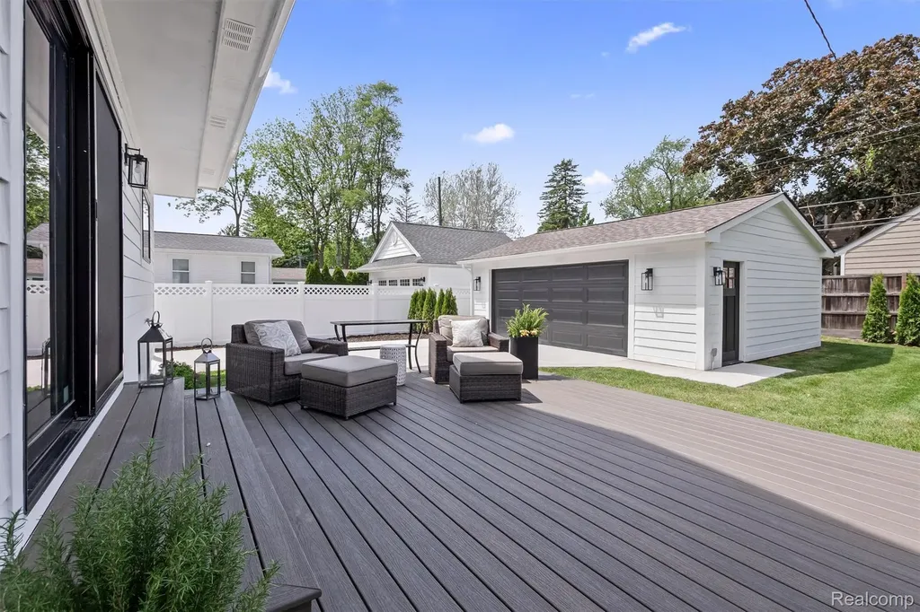 347 Highland Rochester City MI 48307