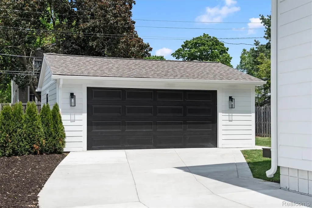 347 Highland Rochester City MI 48307