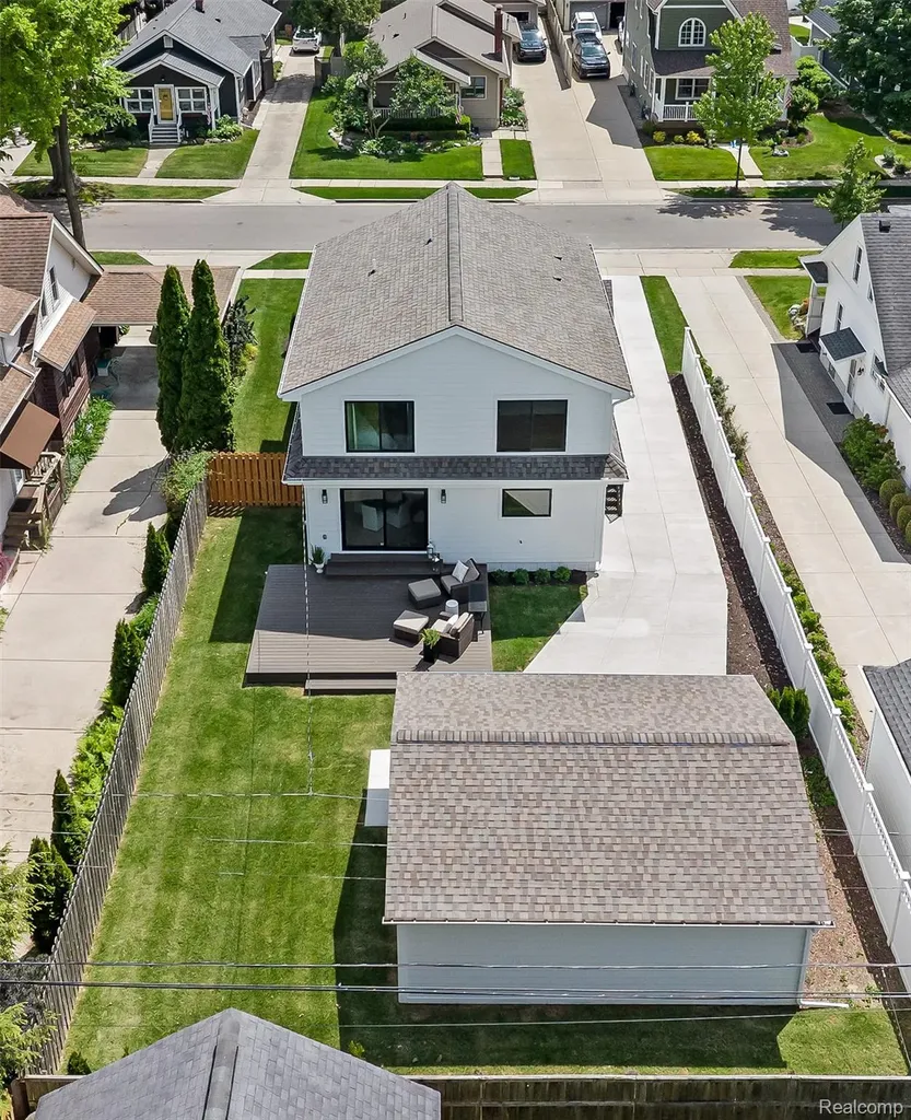 347 Highland Rochester City MI 48307
