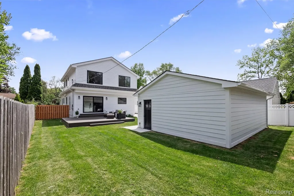 347 Highland Rochester City MI 48307