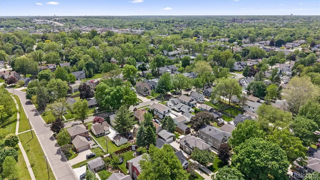 347 Highland Rochester City MI 48307