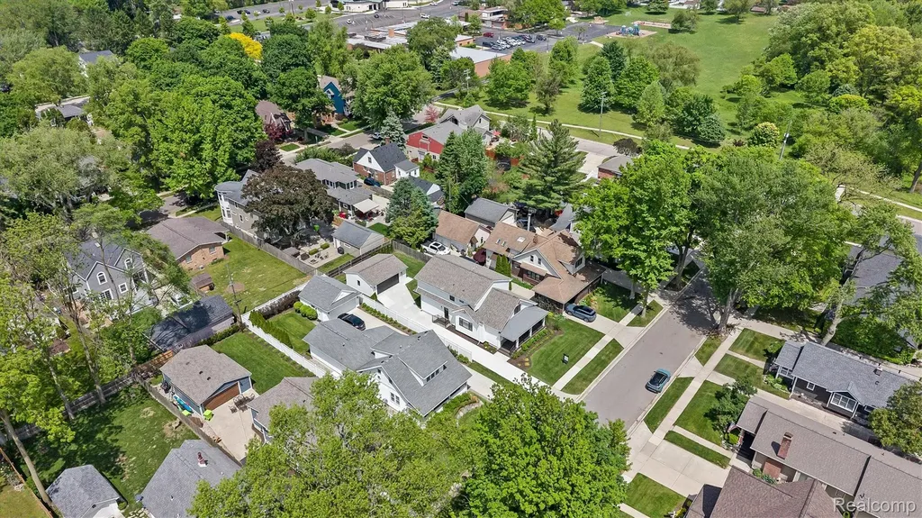 347 Highland Rochester City MI 48307