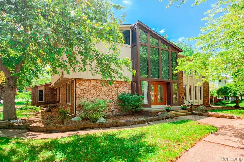 8027 Berkshire Drive Grosse Ile Township MI 48138