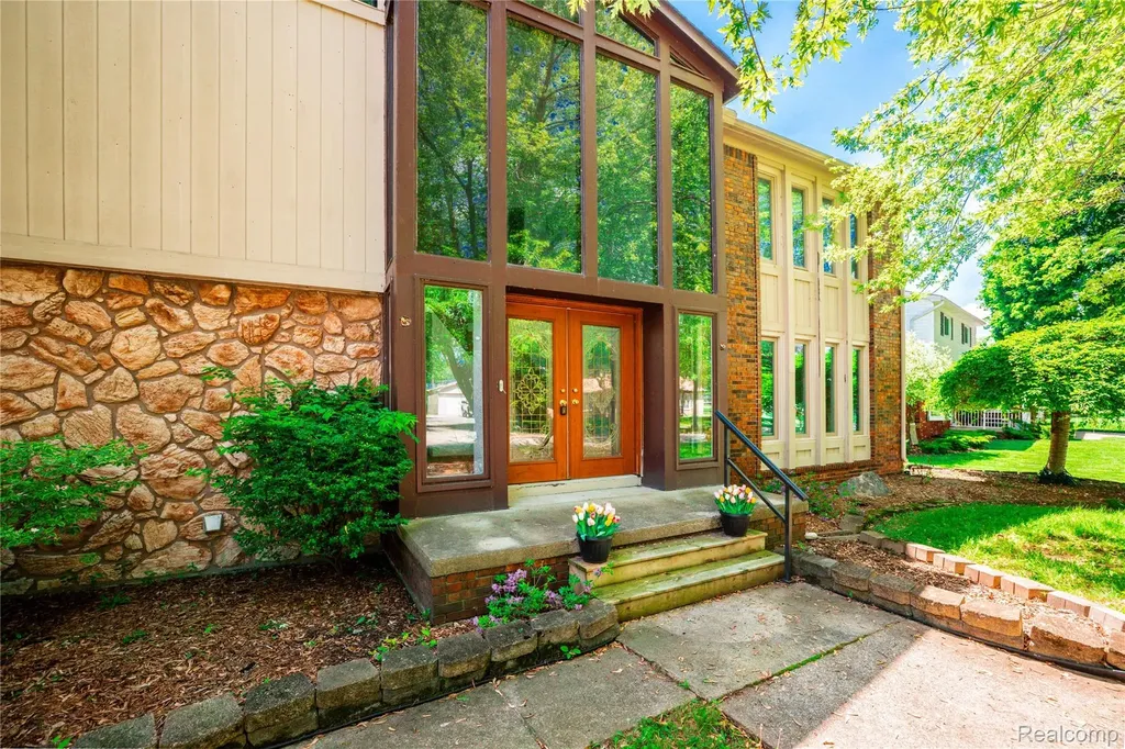 8027 Berkshire Drive Grosse Ile Township MI 48138