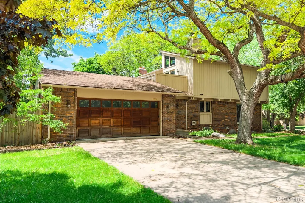 8027 Berkshire Drive Grosse Ile Township MI 48138