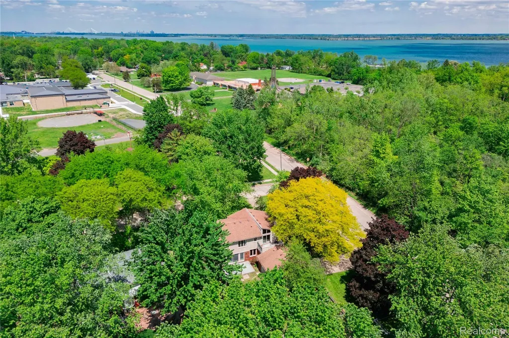 8027 Berkshire Drive Grosse Ile Township MI 48138