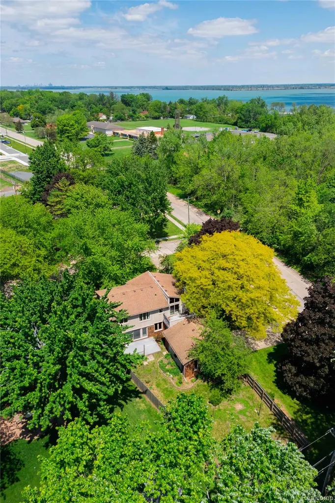 8027 Berkshire Drive Grosse Ile Township MI 48138