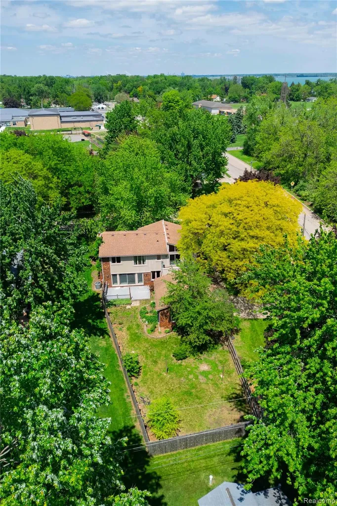 8027 Berkshire Drive Grosse Ile Township MI 48138