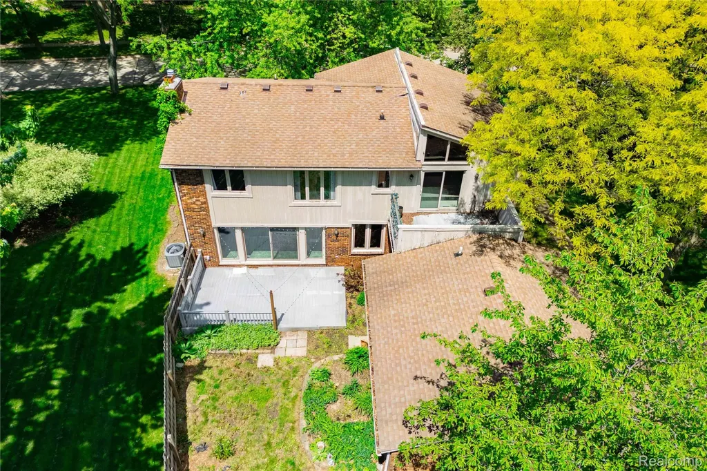 8027 Berkshire Drive Grosse Ile Township MI 48138