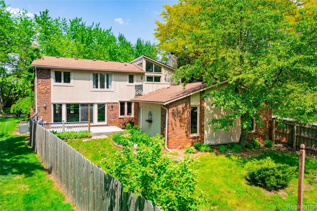 8027 Berkshire Drive Grosse Ile Township MI 48138