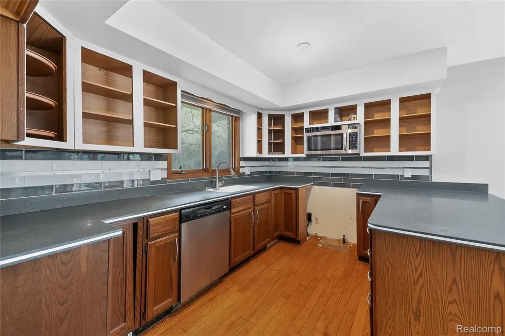 8027 Berkshire Drive Grosse Ile Township MI 48138