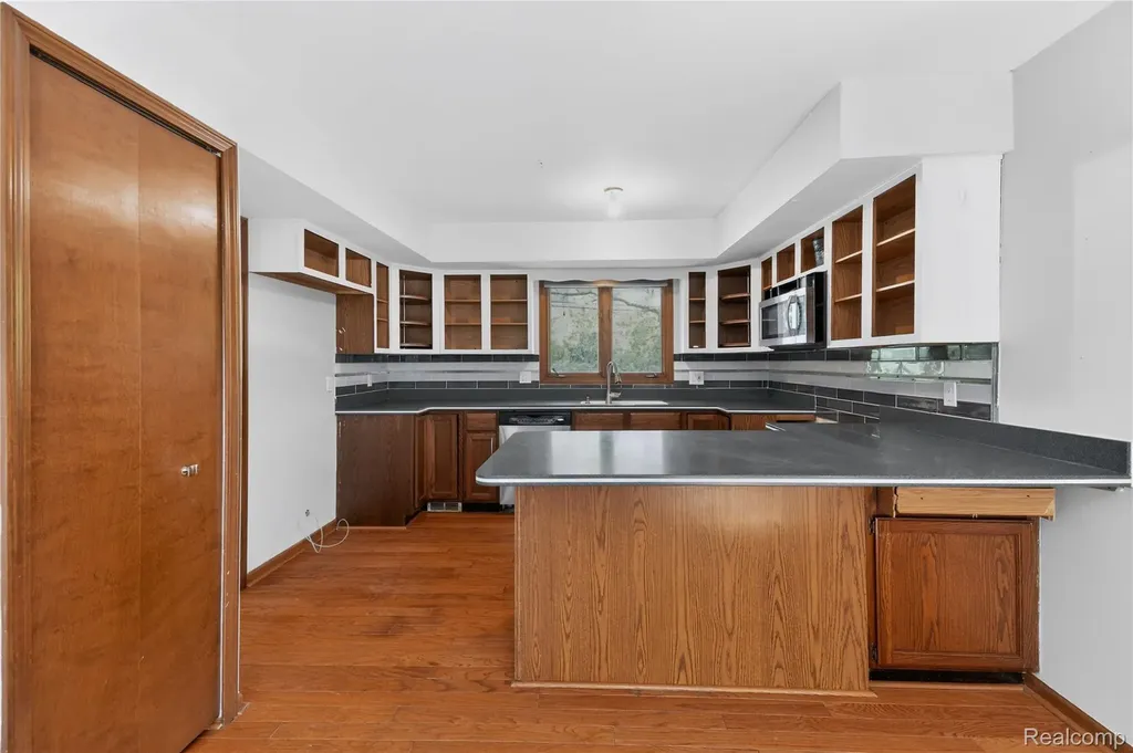 8027 Berkshire Drive Grosse Ile Township MI 48138