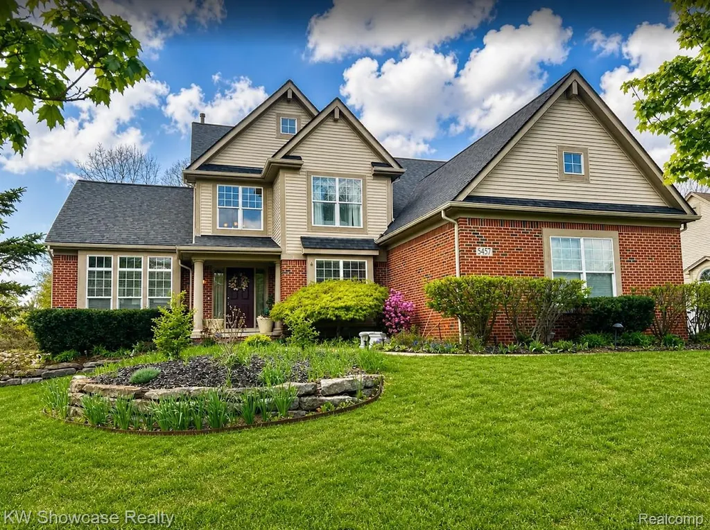 5457 Shelton Drive Commerce Charter Township MI 48382