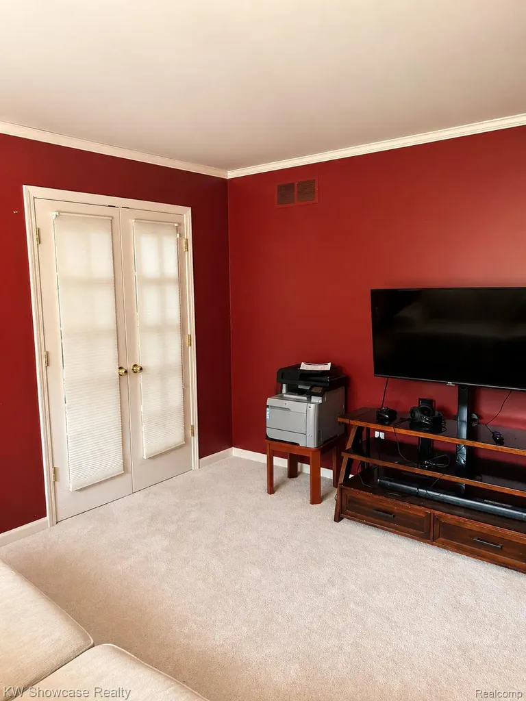 5457 Shelton Drive Commerce Charter Township MI 48382