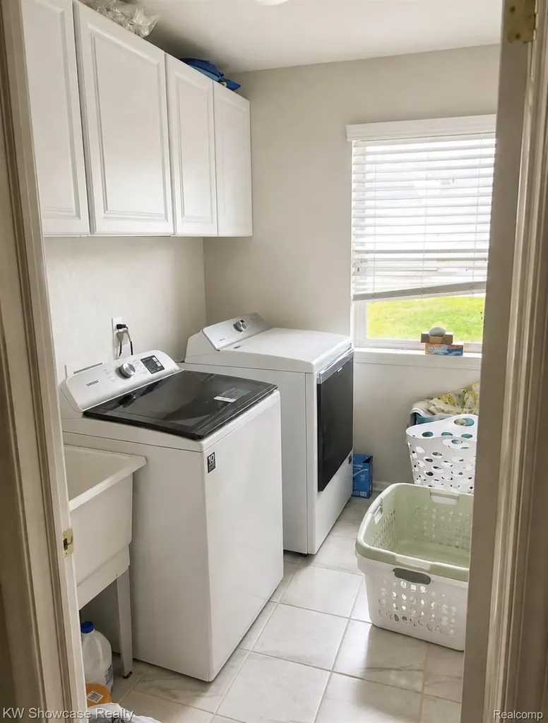 5457 Shelton Drive Commerce Charter Township MI 48382