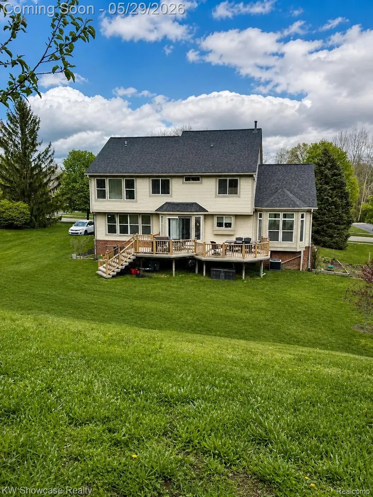 5457 Shelton Drive Commerce Charter Township MI 48382