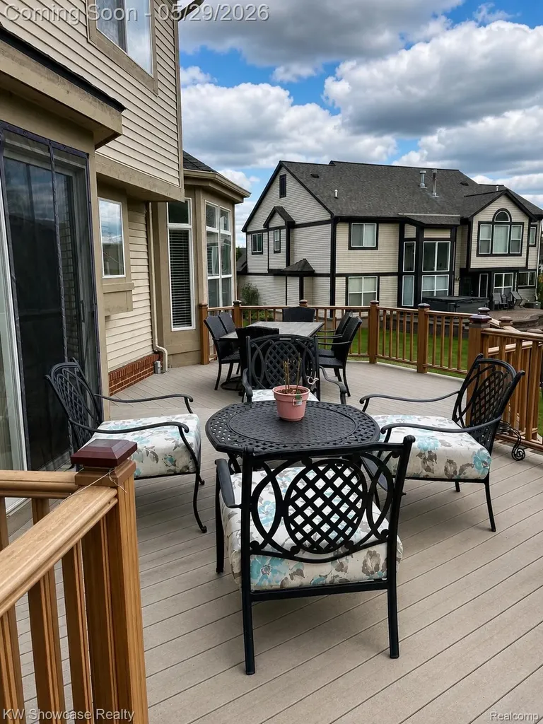 5457 Shelton Drive Commerce Charter Township MI 48382