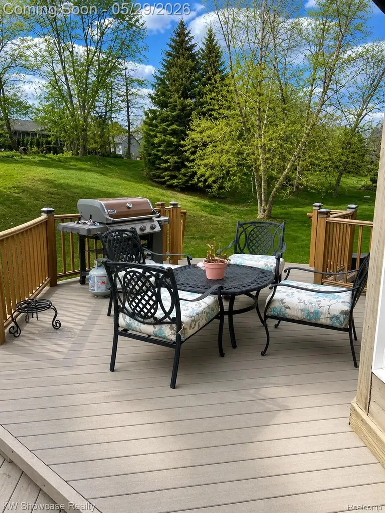5457 Shelton Drive Commerce Charter Township MI 48382