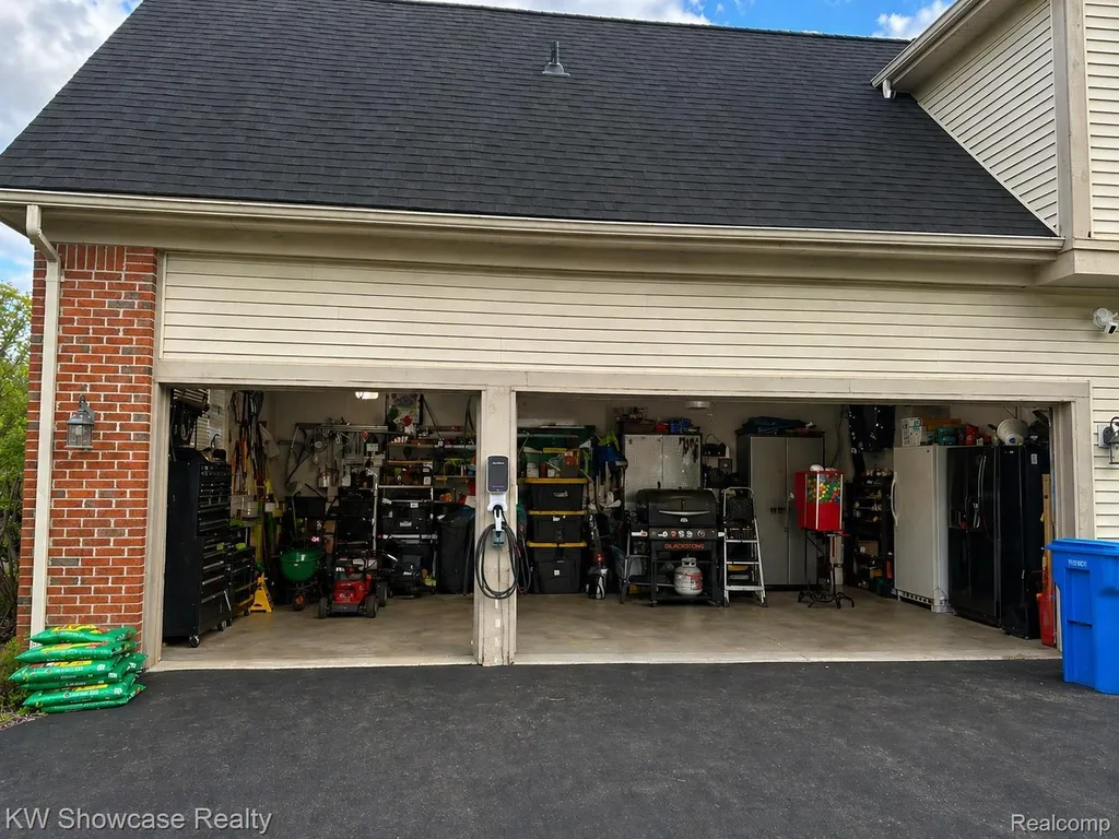 5457 Shelton Drive Commerce Charter Township MI 48382