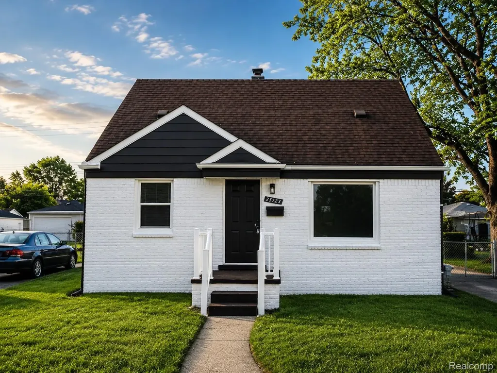 25123 Mackinac Street Roseville City MI 48066