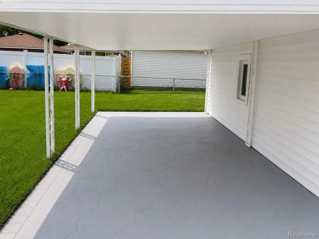 25123 Mackinac Street Roseville City MI 48066